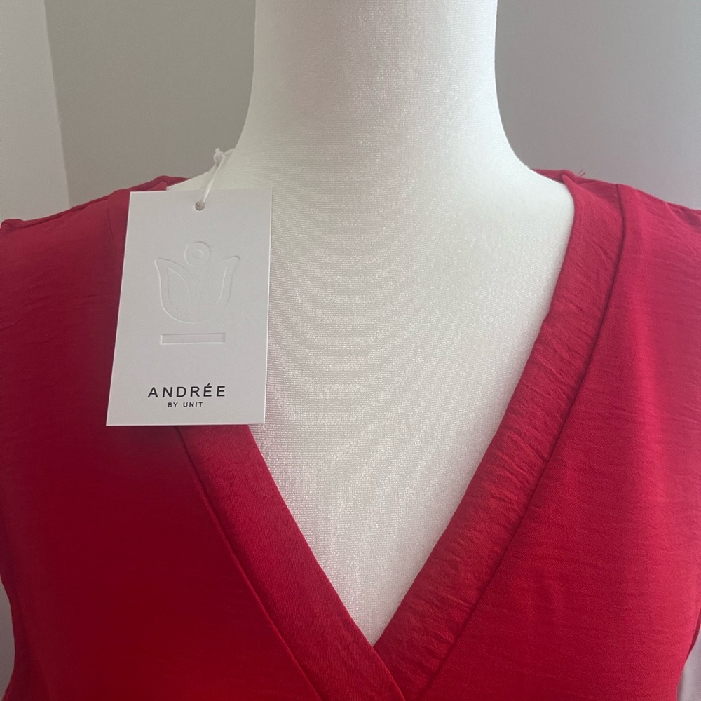 ANDREE BY UNIT Vibrant Red Sleeveless Blouse